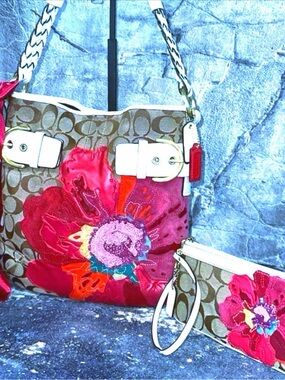 Y2K Coach Poppy 6123 Signature Shoulder Bag /wristlet with Red Floral Appliqué